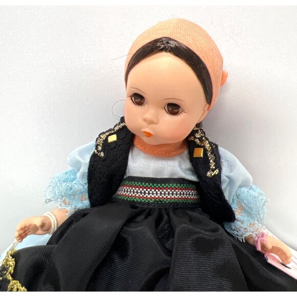 Madame Alexander, Rumania, Miniature Showcase Doll - Picture 2 of 8